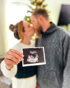 pregnancy announcement photo