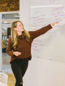 Business Coach Laura Schoenfeld photo on blog about online coaching industry trends