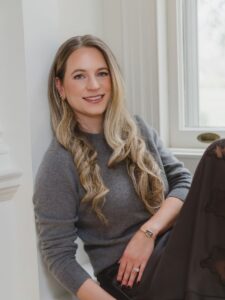 Business Strategist Laura Schoenfeld how to sell a mastermind