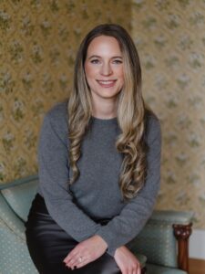 Business Advisor Laura Schoenfeld podcast about hybrid insurance and cash pay practice
