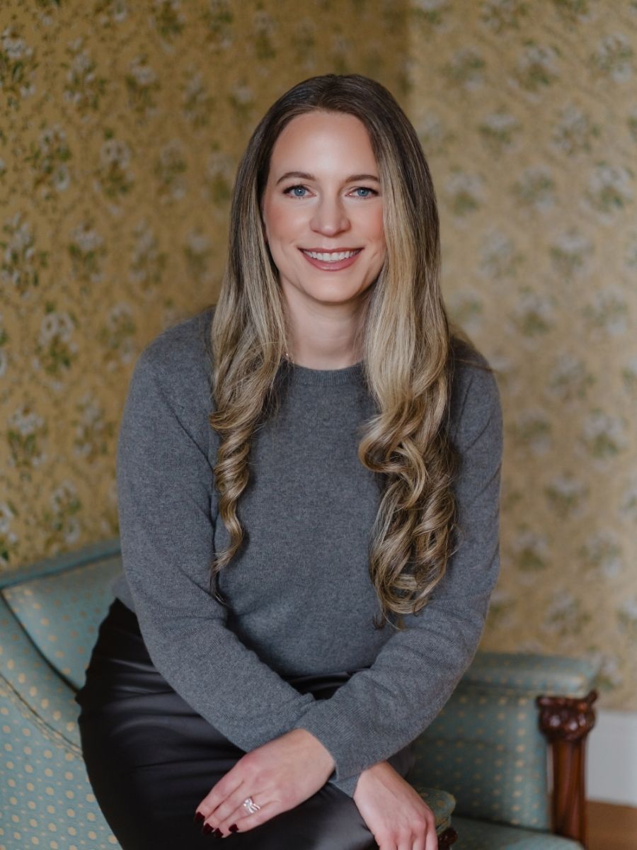 Business Advisor Laura Schoenfeld podcast about hybrid insurance and cash pay practice