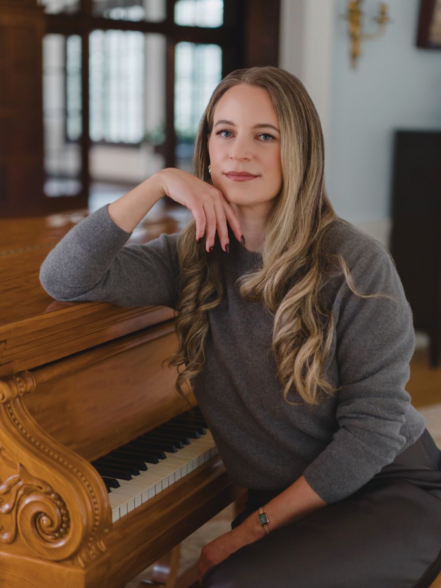 Laura Schoenfeld on How to Get Consistent Sales as a Coach