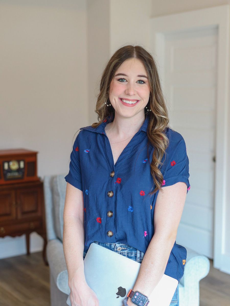 Madelyn Victoria on Nourished CEO Podcast Instagram for introverts